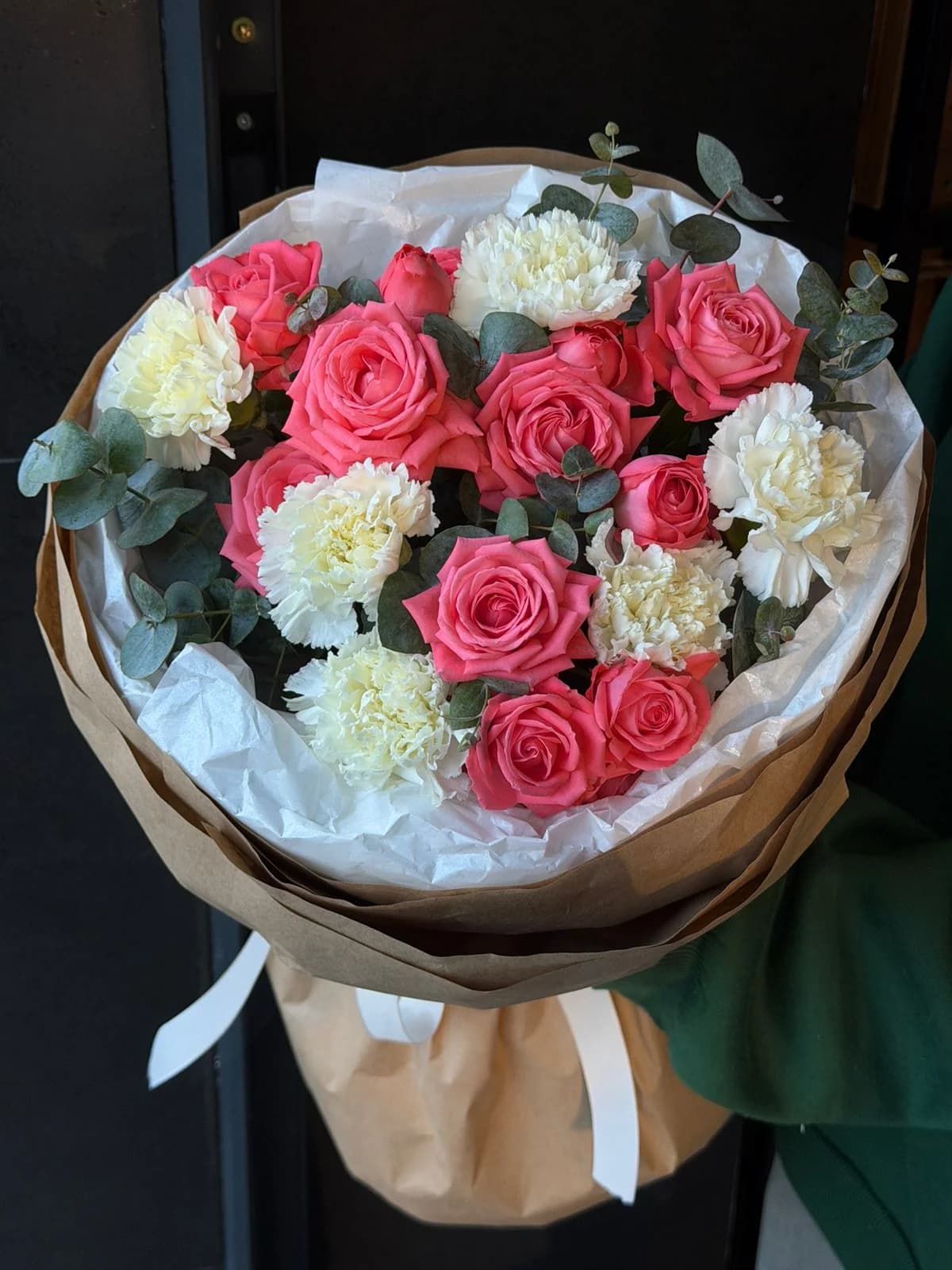 Букет из кустовых роз Барбадос и Carnation