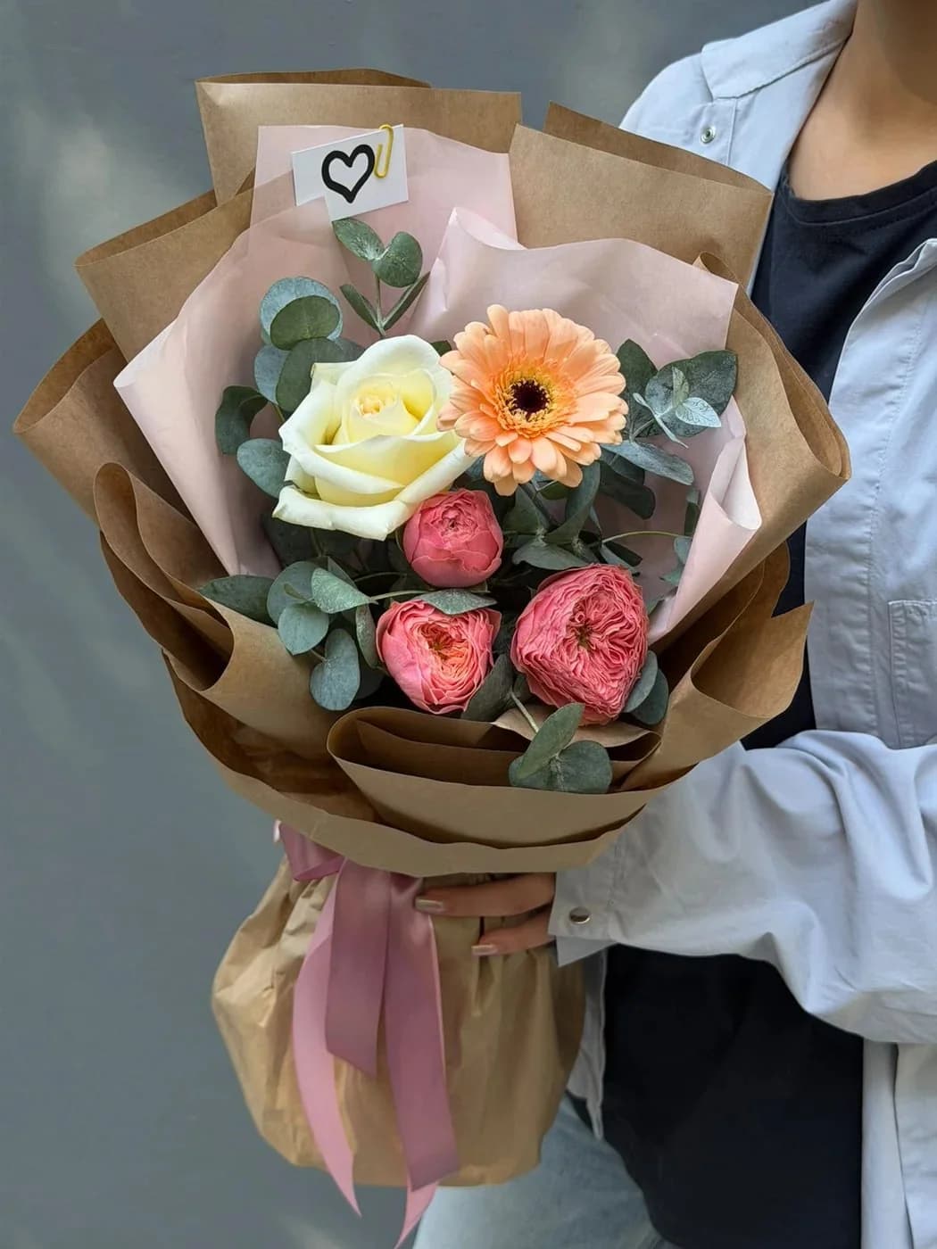 Bouquet with Harper Spray spray rose, Candle Light rose and gerbera