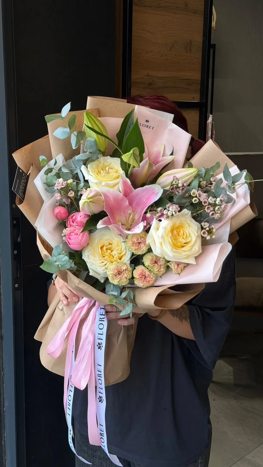 Bouquet with Candle Light Roses, Lily and Spray Roses