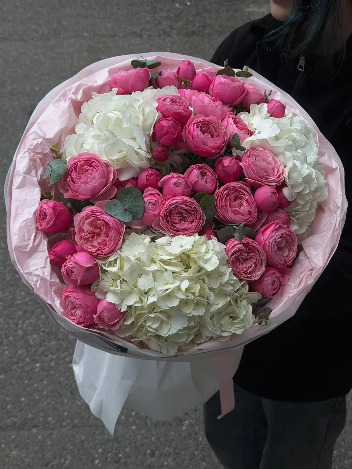 Duo bouquet with white Hydrangea & Pink Silva spray roses