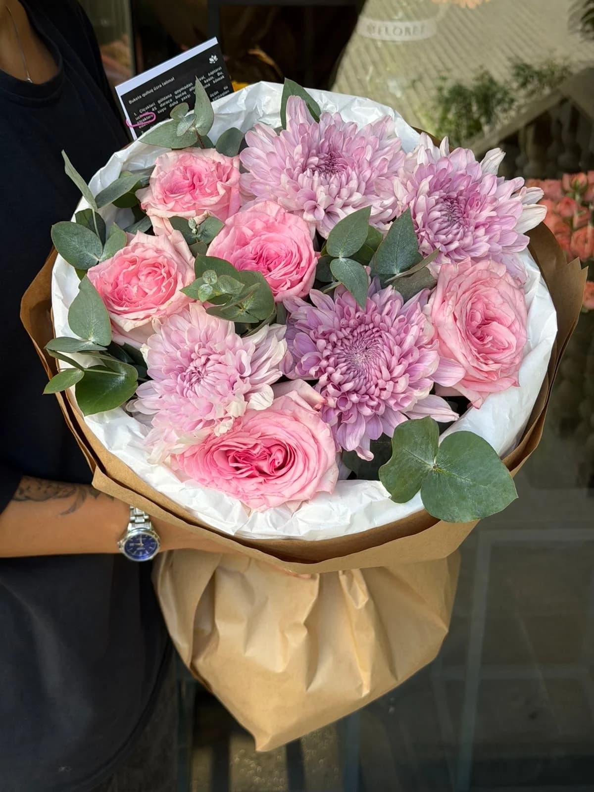 Bouquet with Pink O'hara roses and chrysanthemums