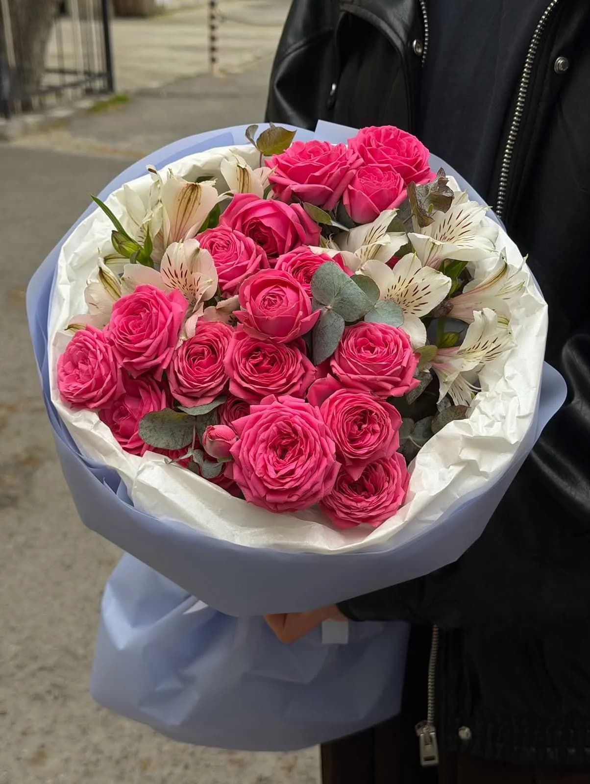 Дуо букет из кустовых роз Pink Giselle и Альстромерий
