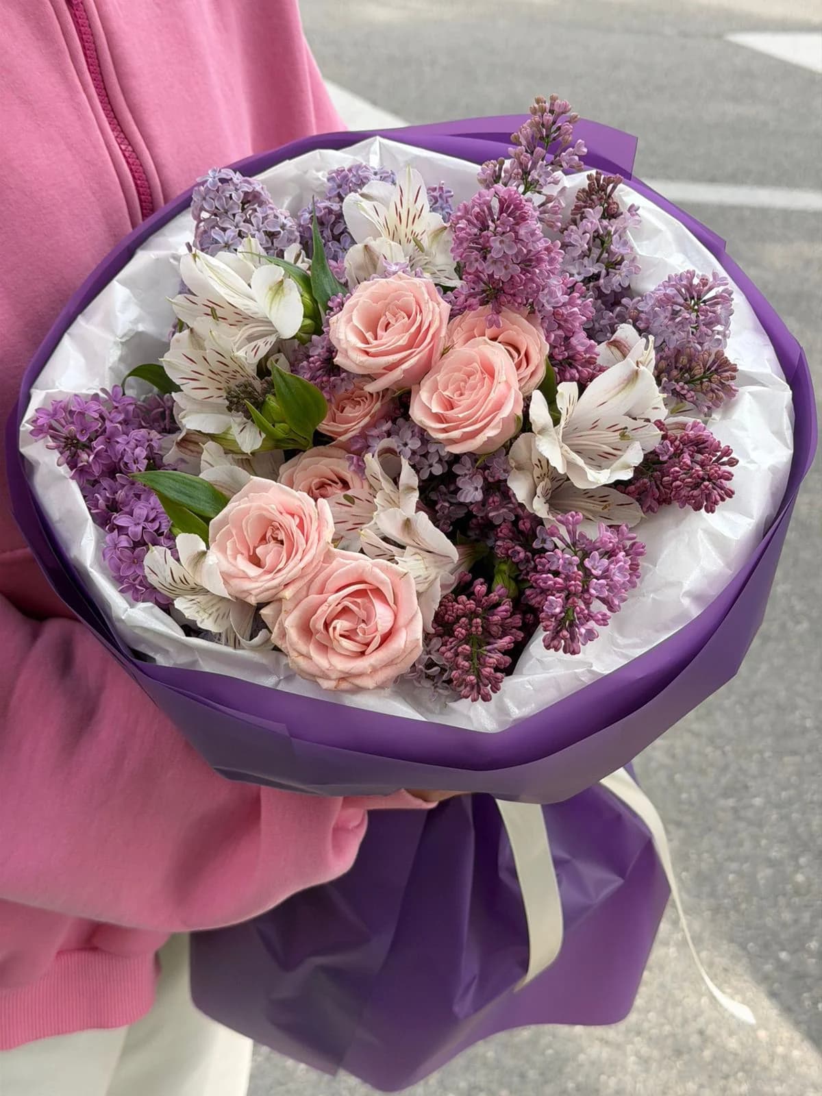 Talea spray roses , Lilac və Alstromeria white ilə mix buket