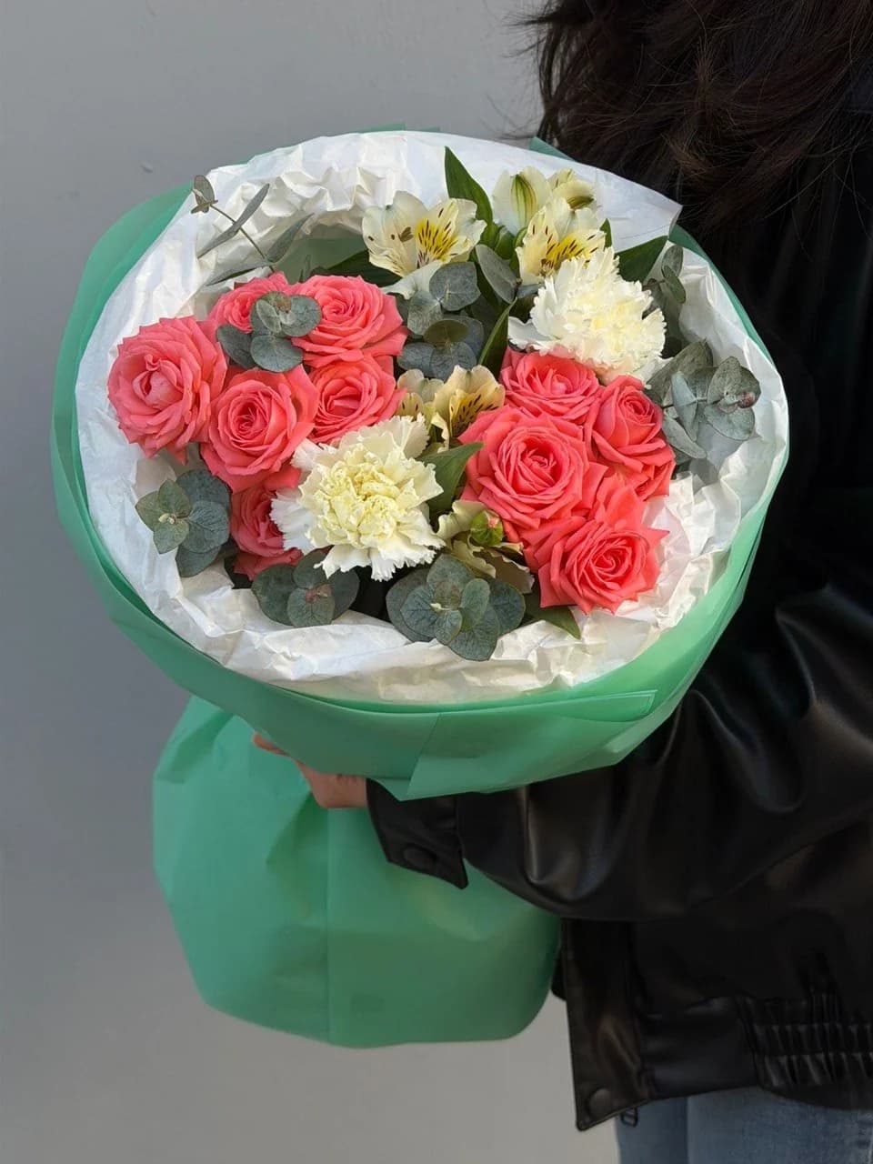 Микс букет из кустовых роз Barbados, Альстромерий и Carnation
