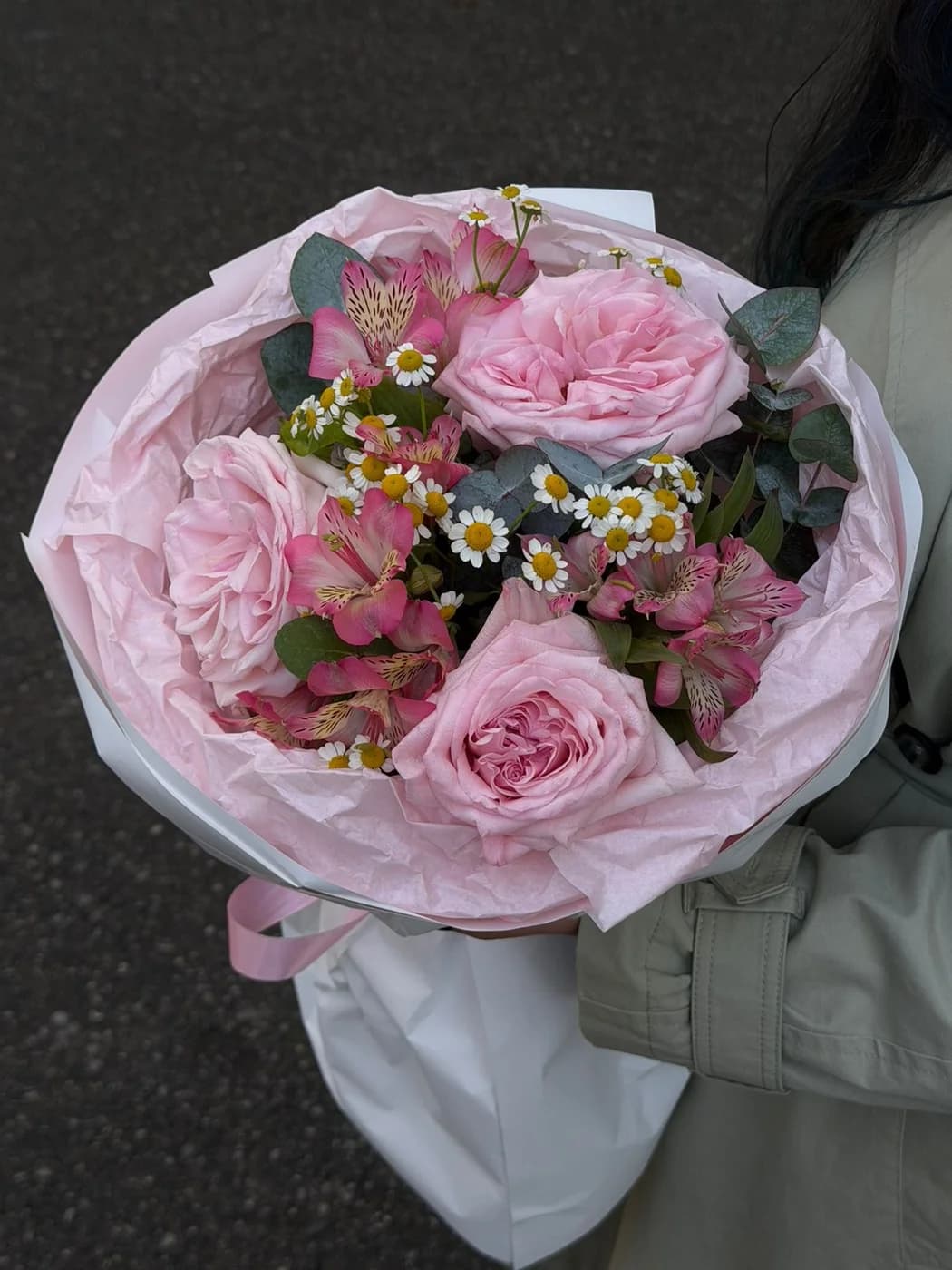 Микс букет из роз Pink’o hara , Matricaria и Альстромерий