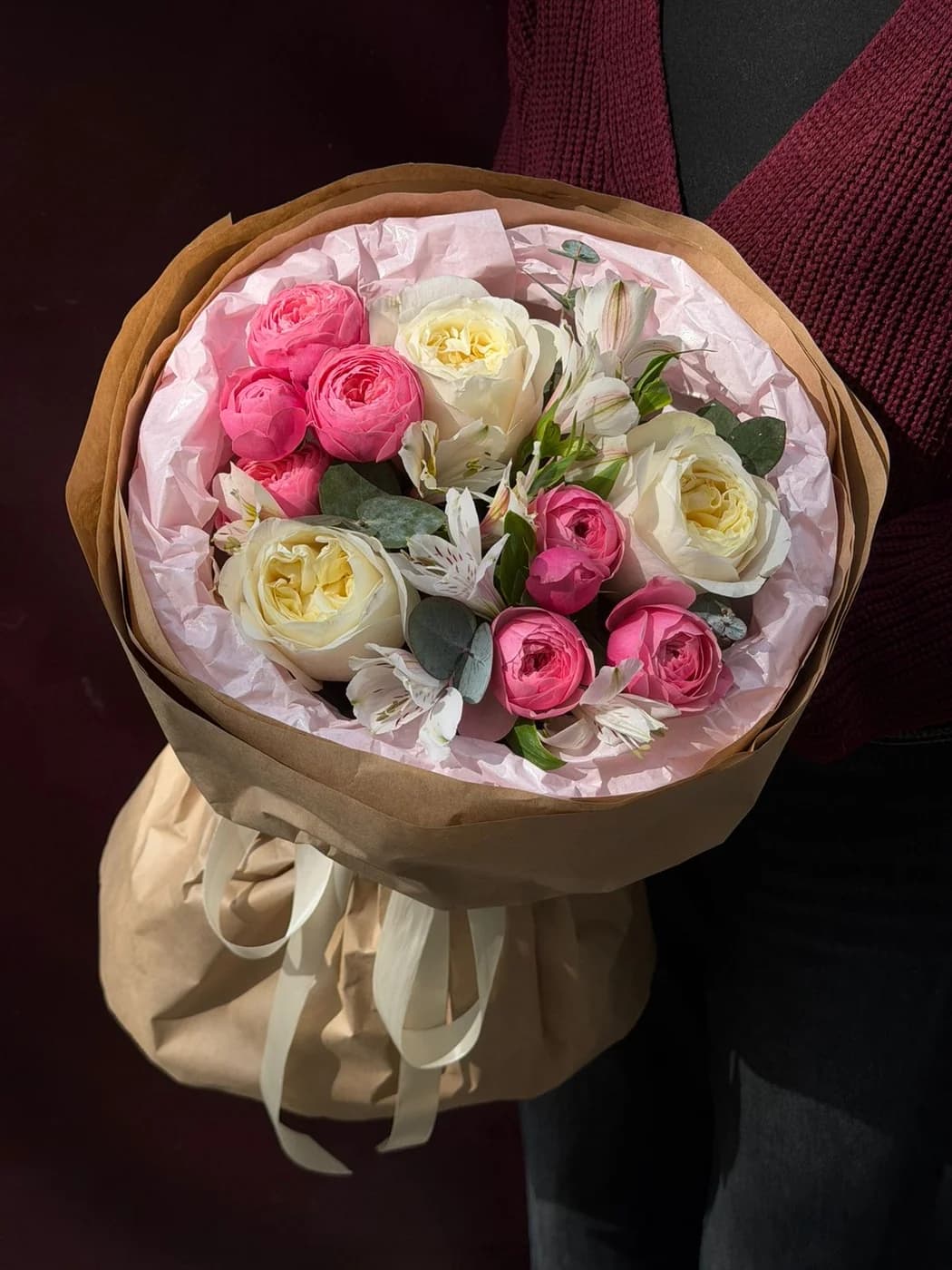 Букет из роз Coldplay, Pink Silva spray roses и Альстромерий