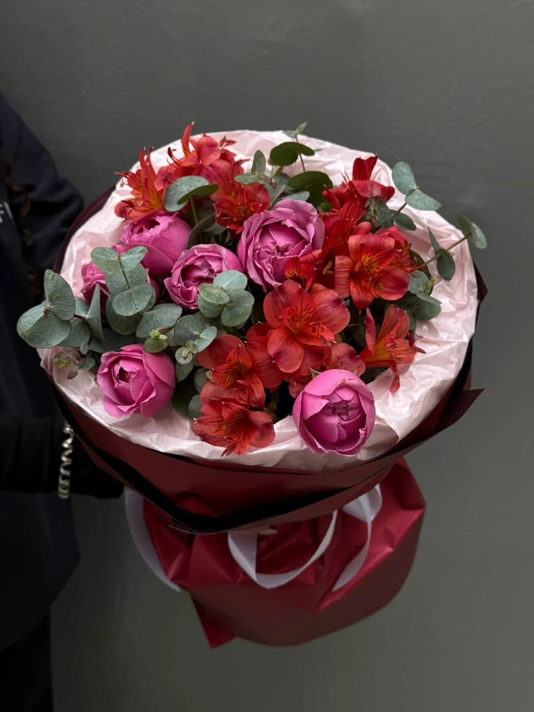 Duo bouquet with Misty Bubbles spray roses & Alstroemeria