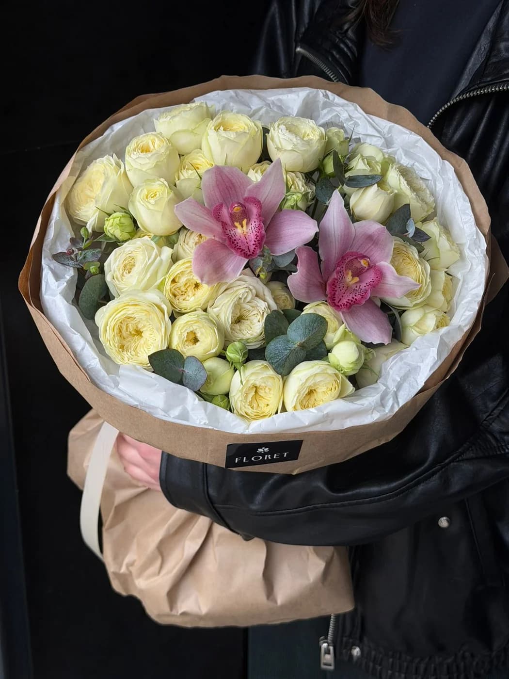 Duo bouquet with White Piano spray roses & Orchidea Cymbidium