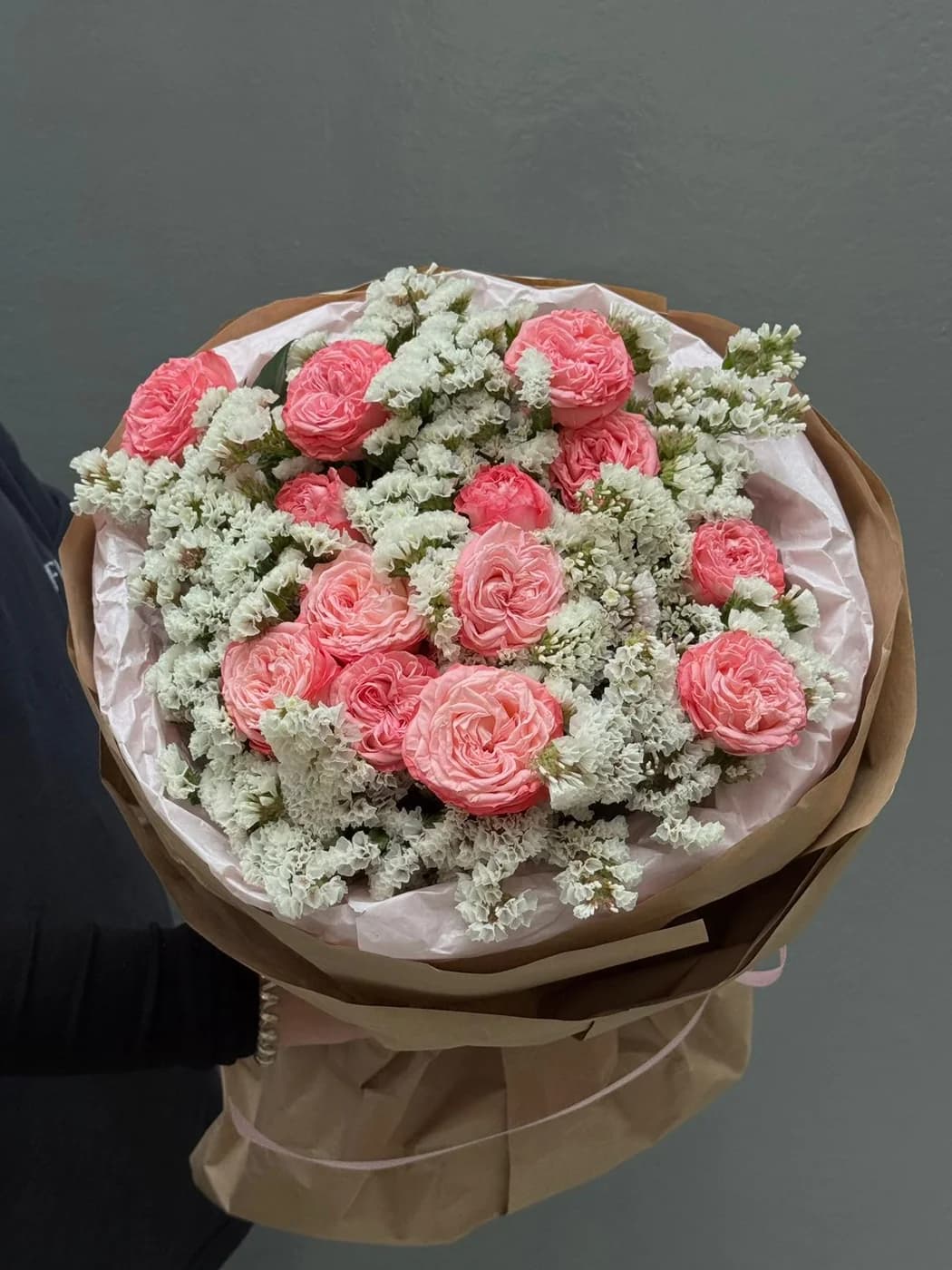 Duo bouquet with White Limonium & Madam Bombastic Spray roses