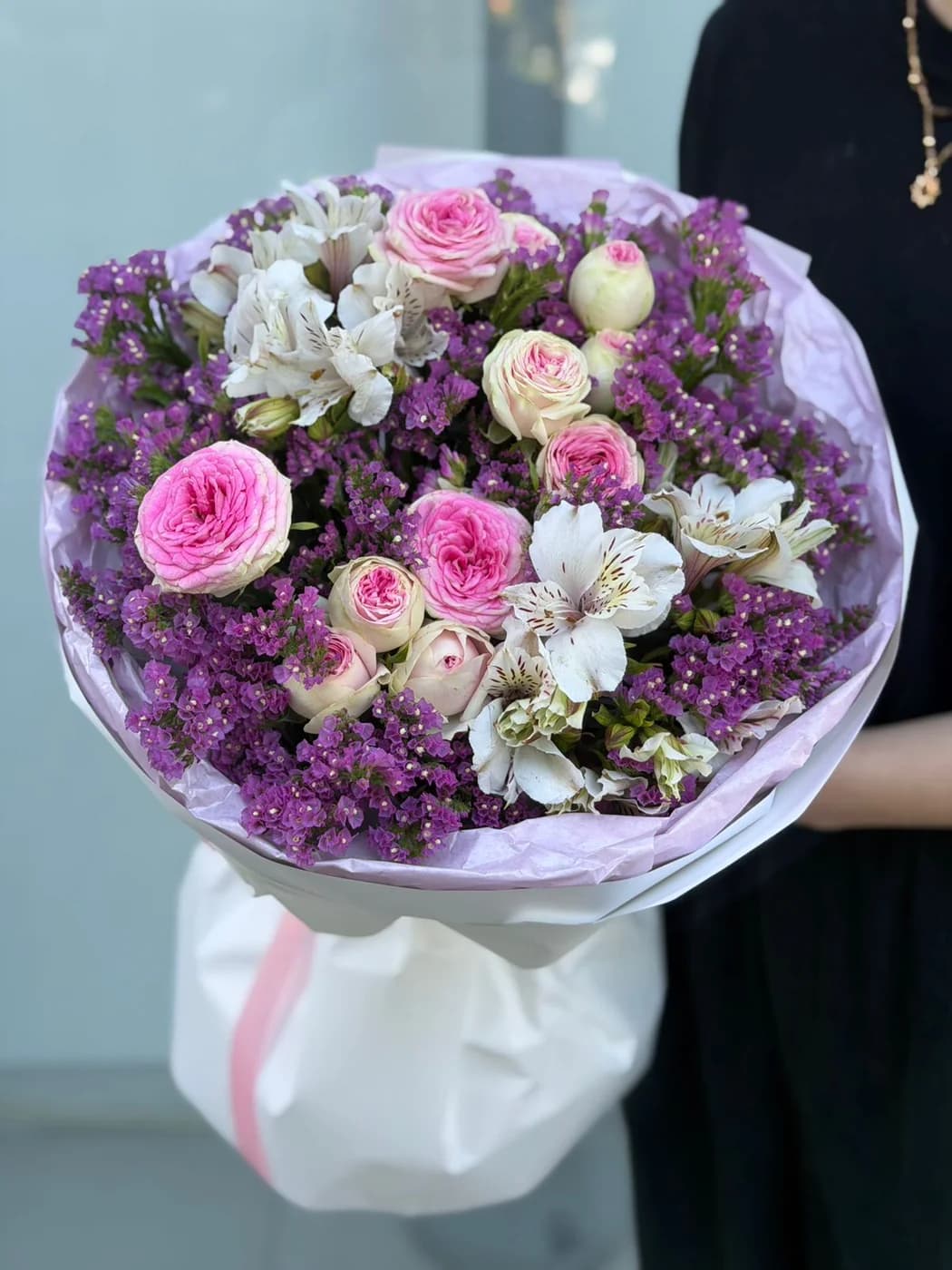 Duo bouquet of Alstroemeria and Gelato spray roses