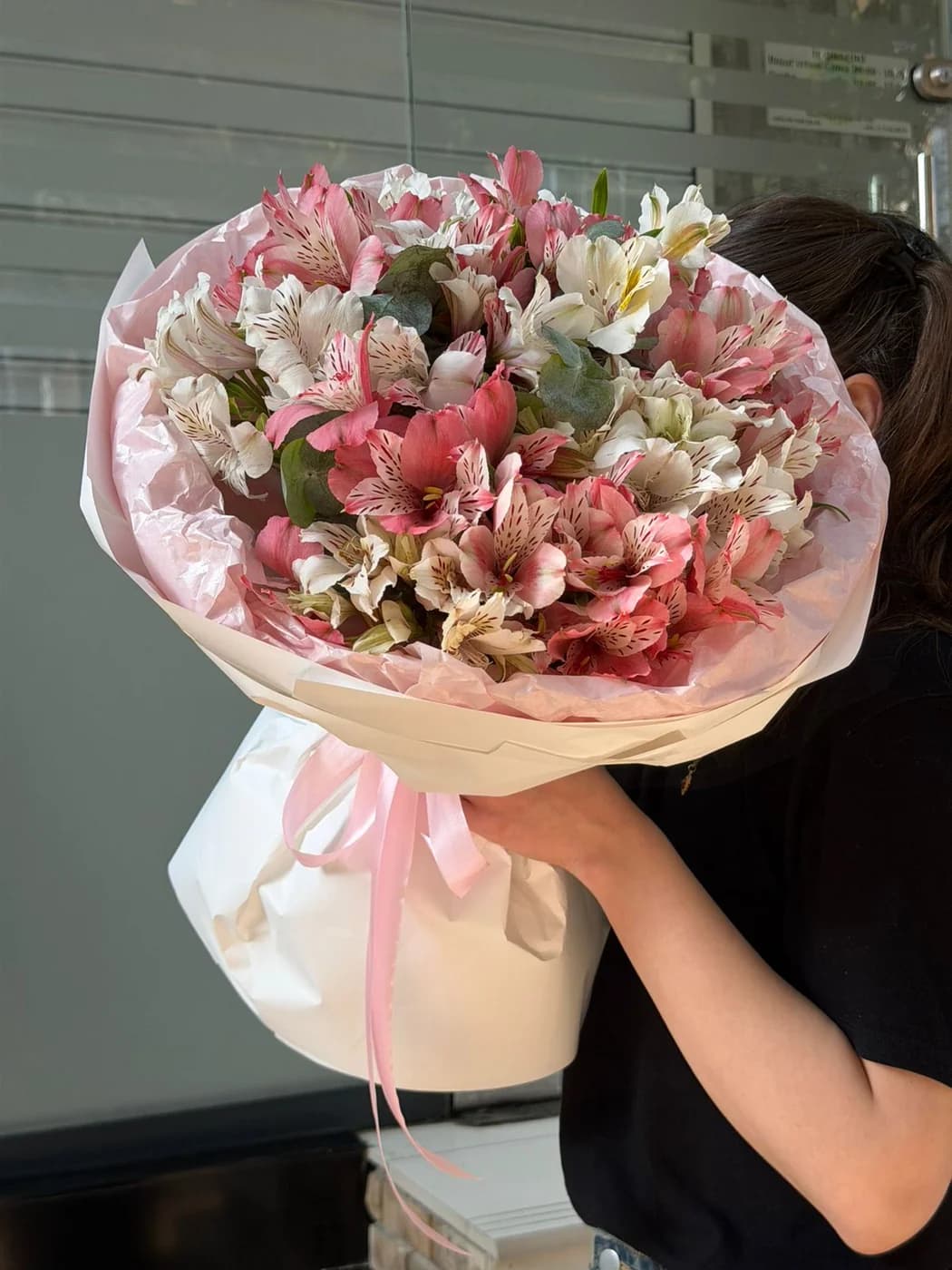 Alstromeria ilə duo buket