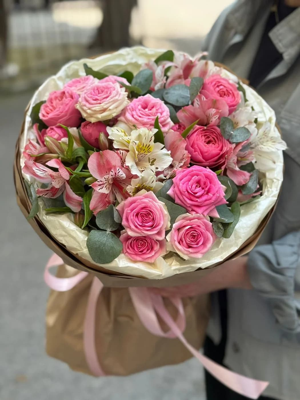 Микс букет из кустовых роз Pink Silva, Gelato и Альстромерий