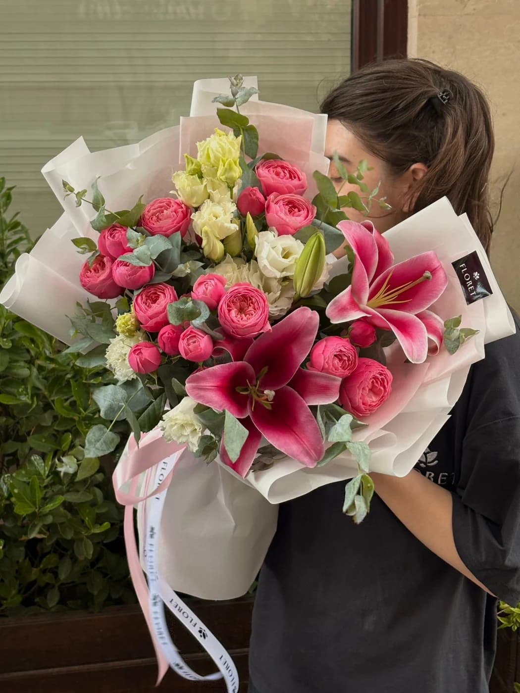 Микс букет из кустовых роз Pink Silva, Эустом и Лилии