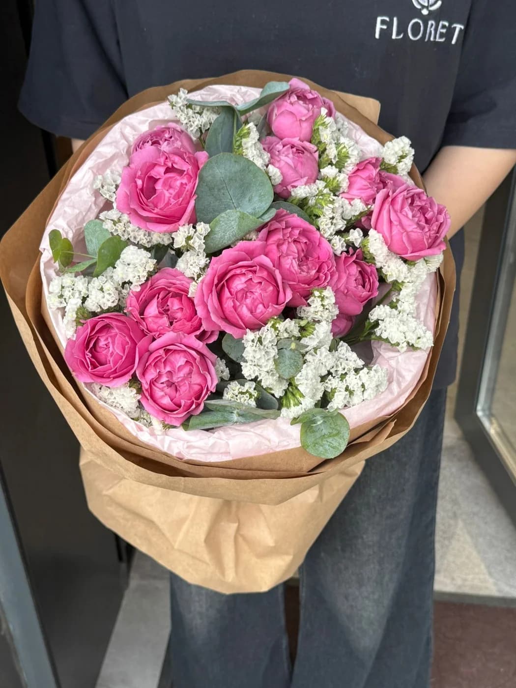 Duo bouquet of Misty Bubbles spray roses and Statice