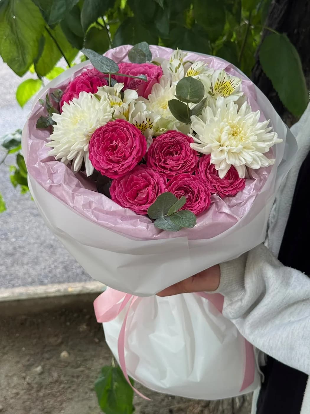 Микс букет из кустовых роз Purple Silva, Хризантем и Альстромерий