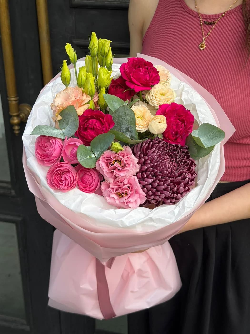 Микс букет из кустовых роз Gem Star, Sweet Giselle, Giselle Pink и Эустом
