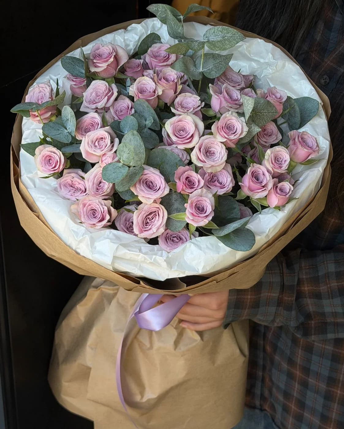 Дуо букет из Leila Spray Rose и эвкалипта