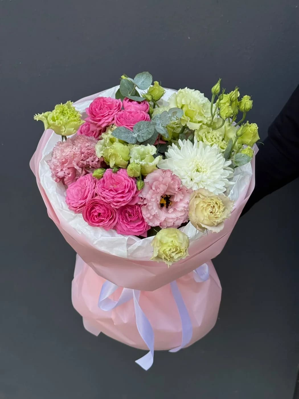 Микс букет из кустовых роз Giselle Pink, хризантем и эустом