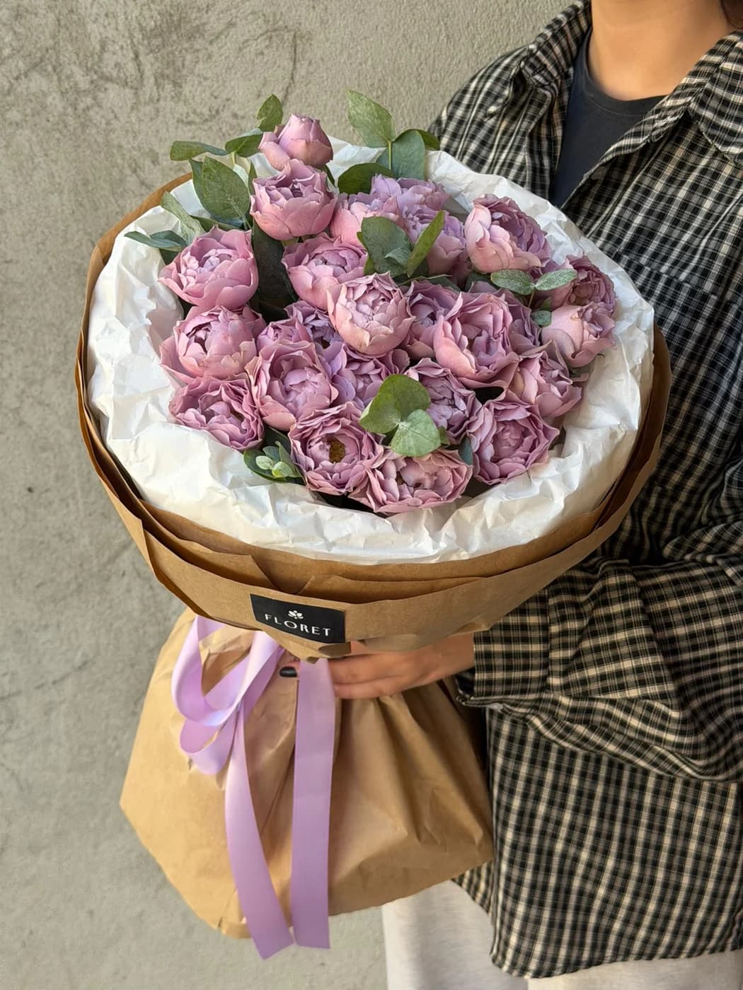 Lavender Bubbles sprey qızılgüllərindən mono buket