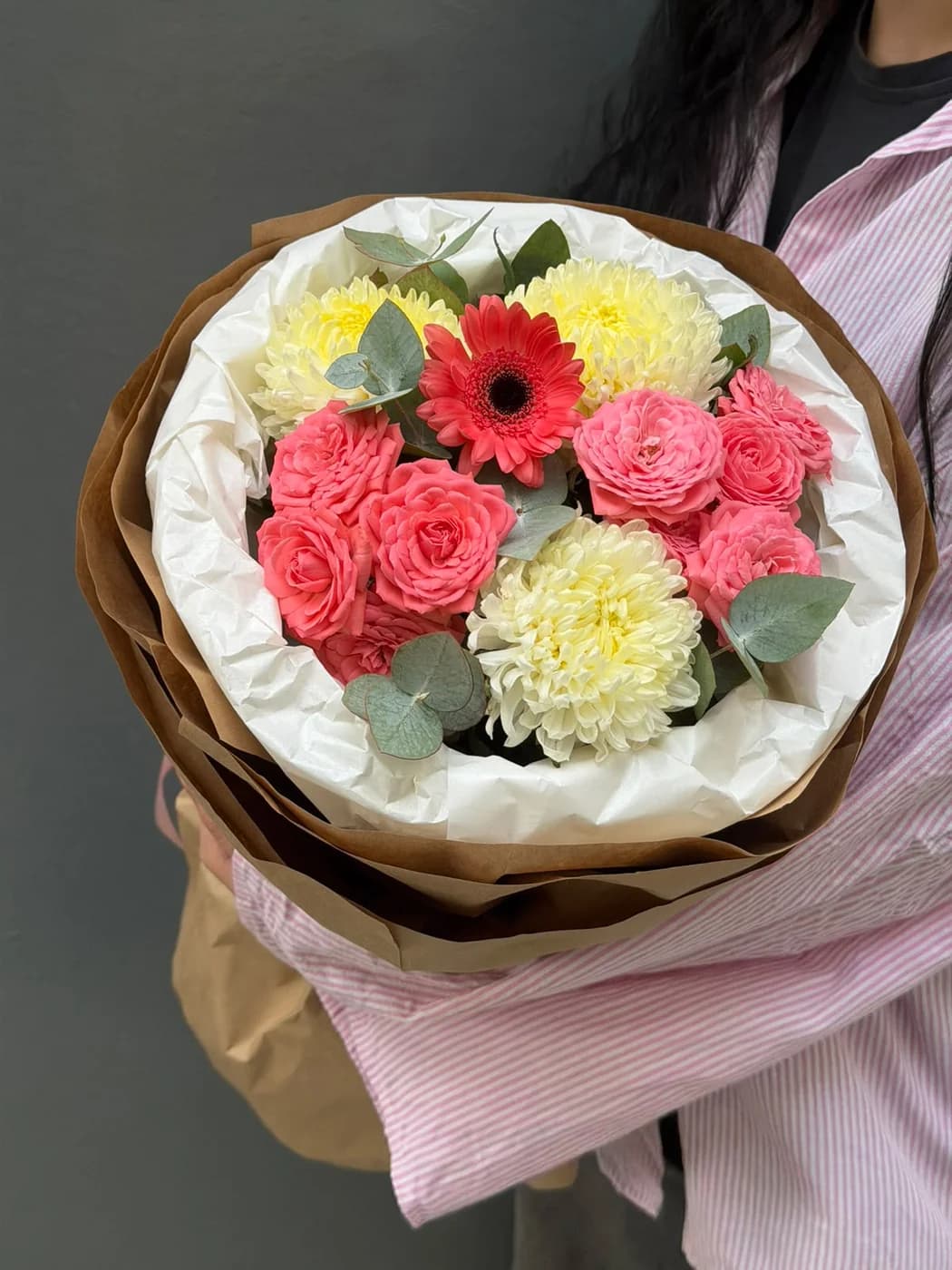 Chrysanthemum Cream, Barbados Spray və çəhrayı gerberadan miks