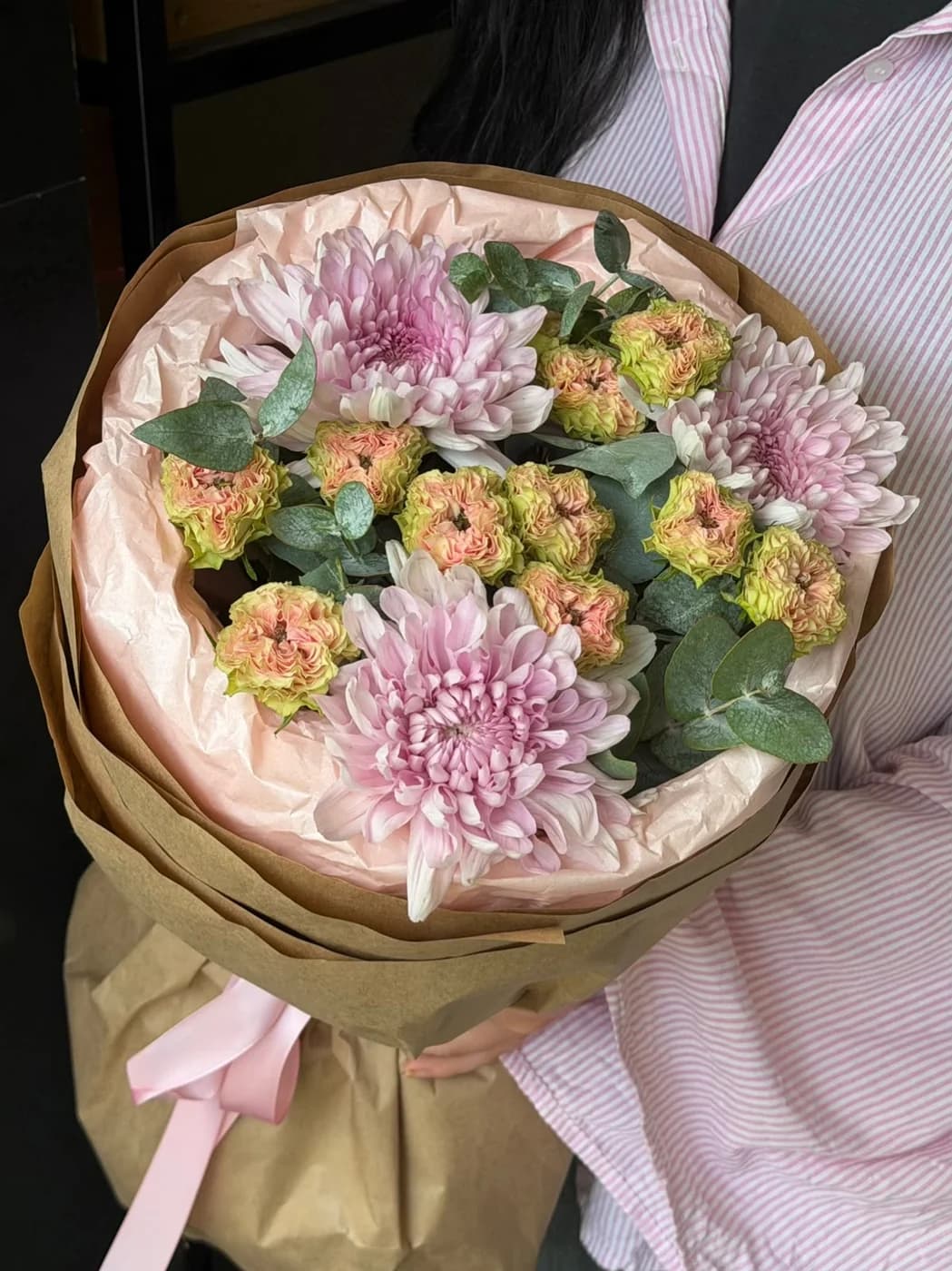 Duo bouquet made with Pink Chrysanthemums and Sweet Eye