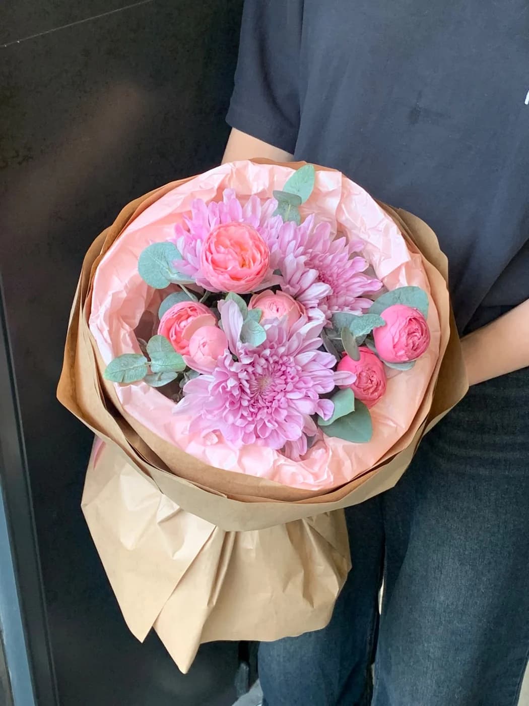 Pink Silva sprey roza və Pink xrizantema ilə hazırlanmış duo buket