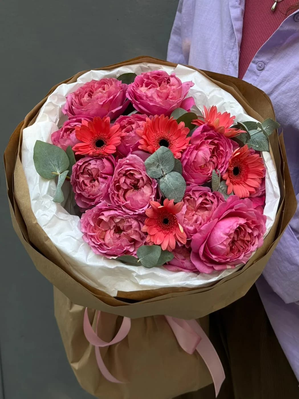Duo bouquet with Juliette roses and gerber pink