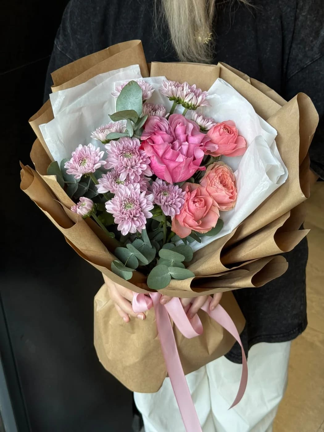 Mix bouquet with pink chrysanthemum,country blue and Harper roses