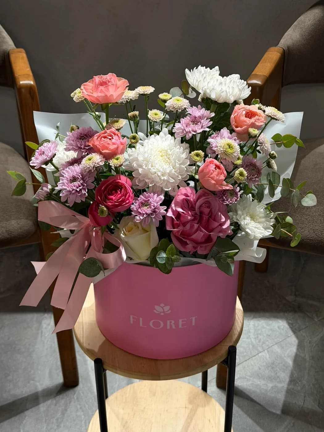 Mix arrangement in a pink box