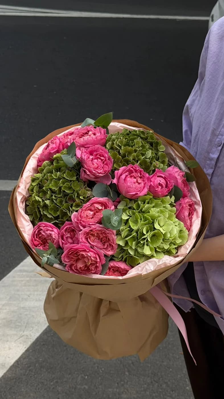 Duo buket Juliette qızılqülləri və green hydrangeas