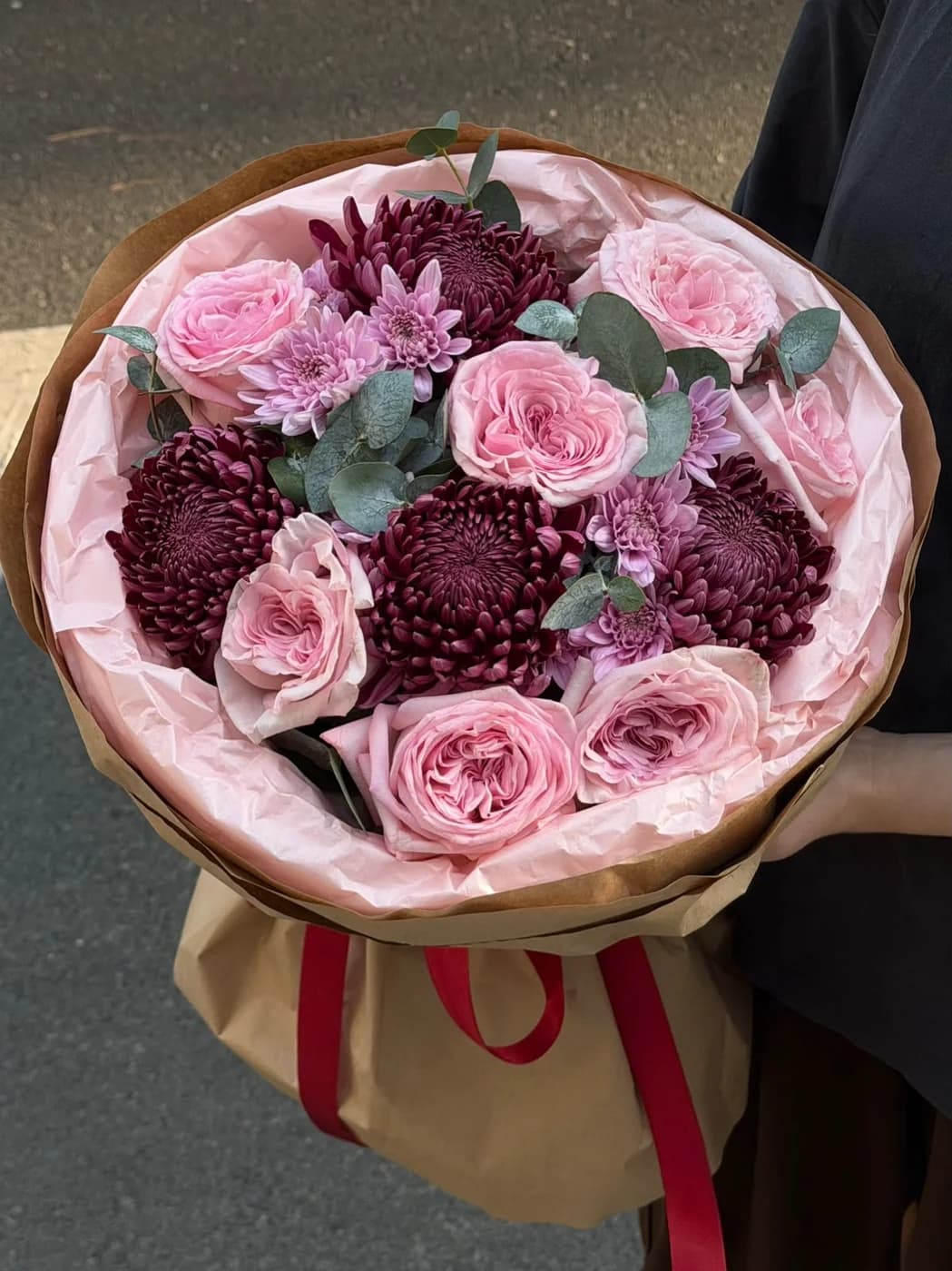 Букет из роз Pink O'Hara, хризантем Bigudi и Lady Pink