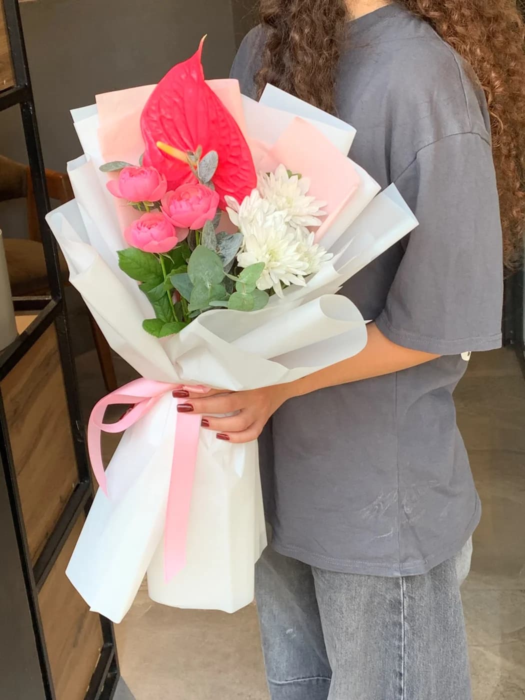 Микс-букет из Pink Silva, Barbie Pink Anthurium и Lady White