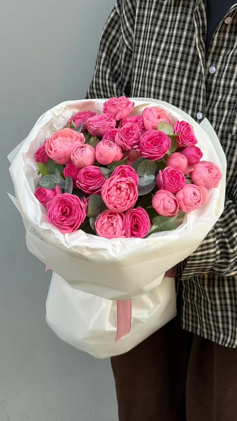 Дуо букет из роз pink silva и роз Жизель