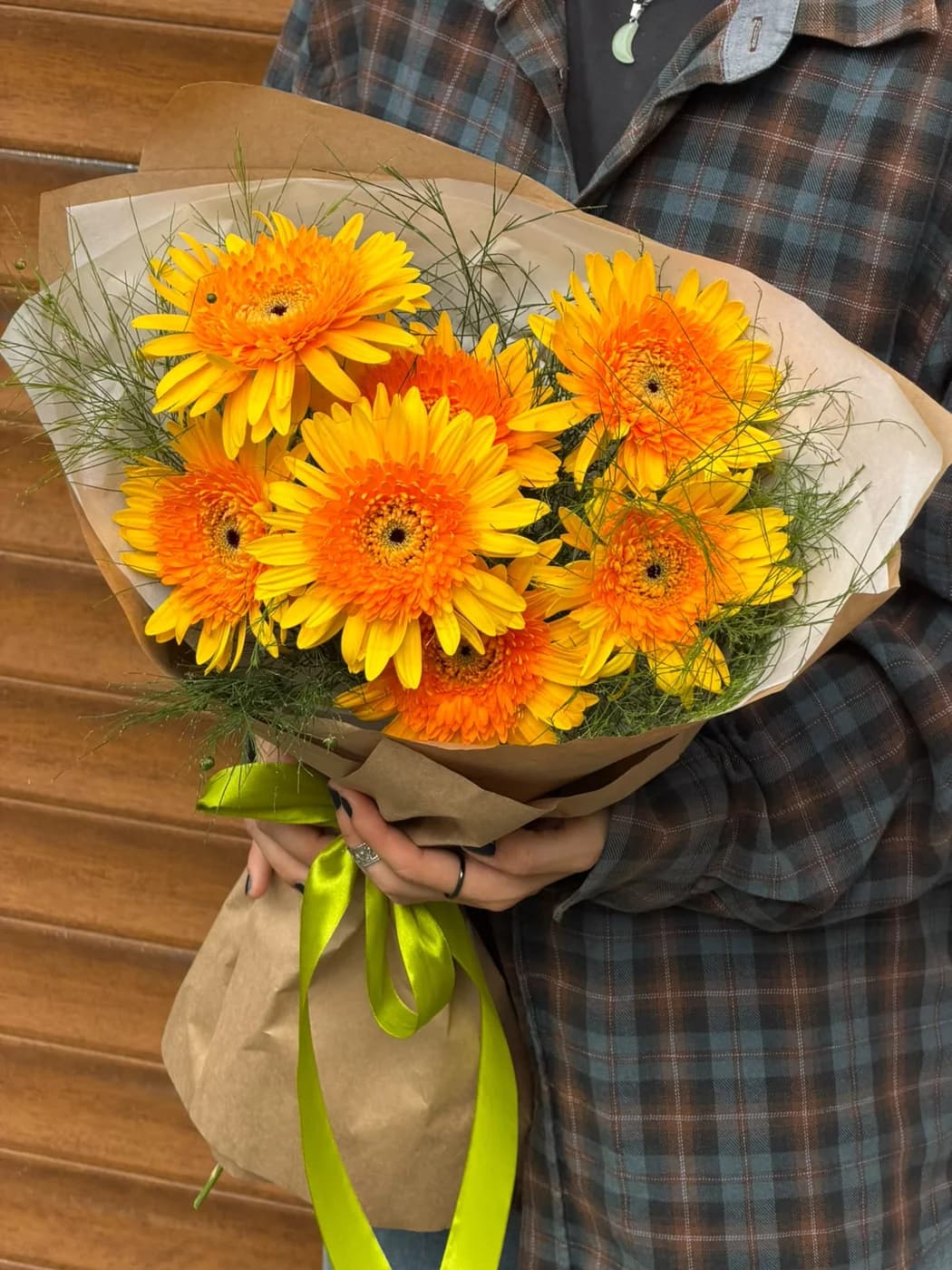 Duo bouquet of gerberas and asparagus