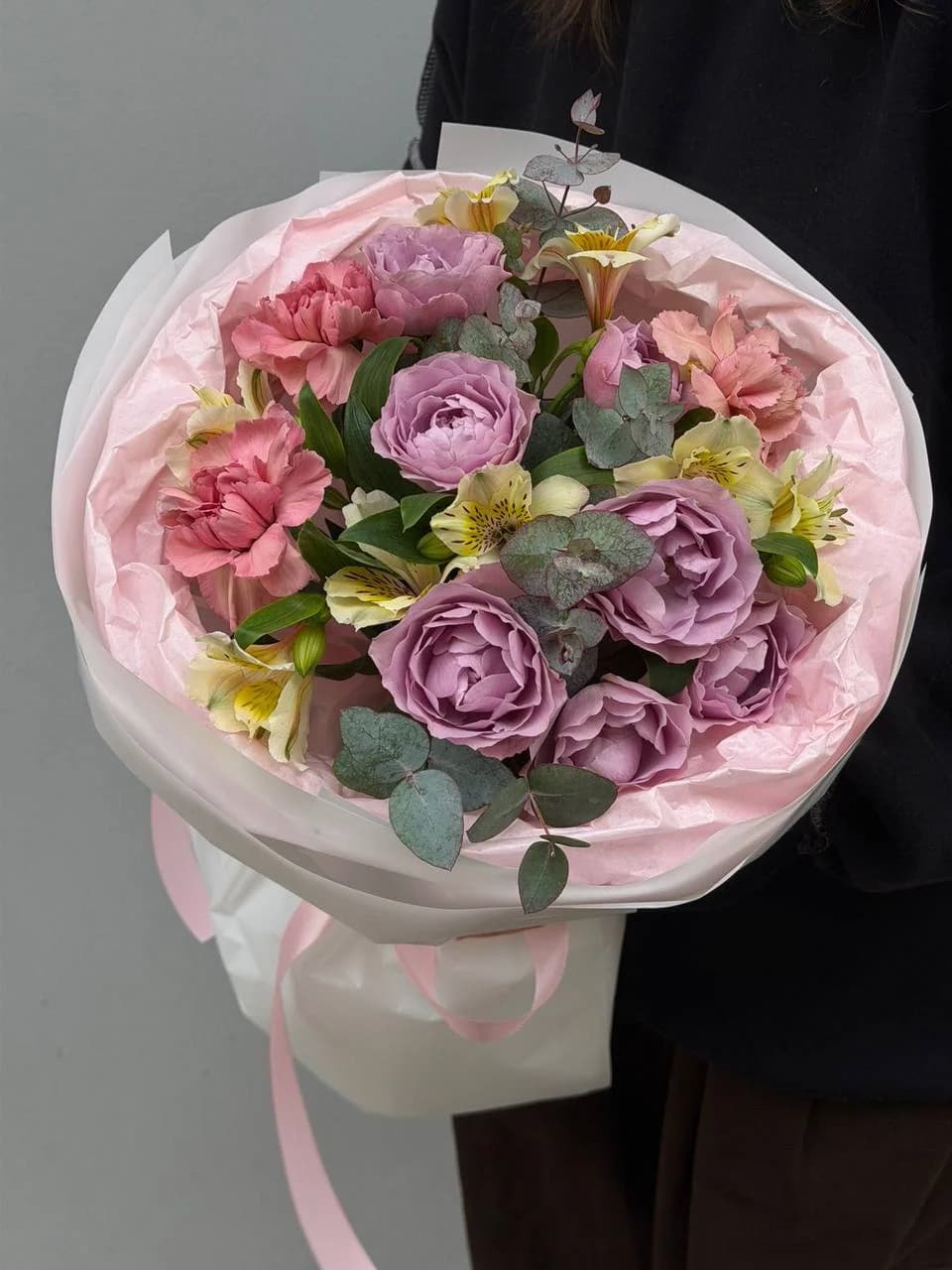 Микс букет из кустовых роз Lavender, Carnation и Альстромерии