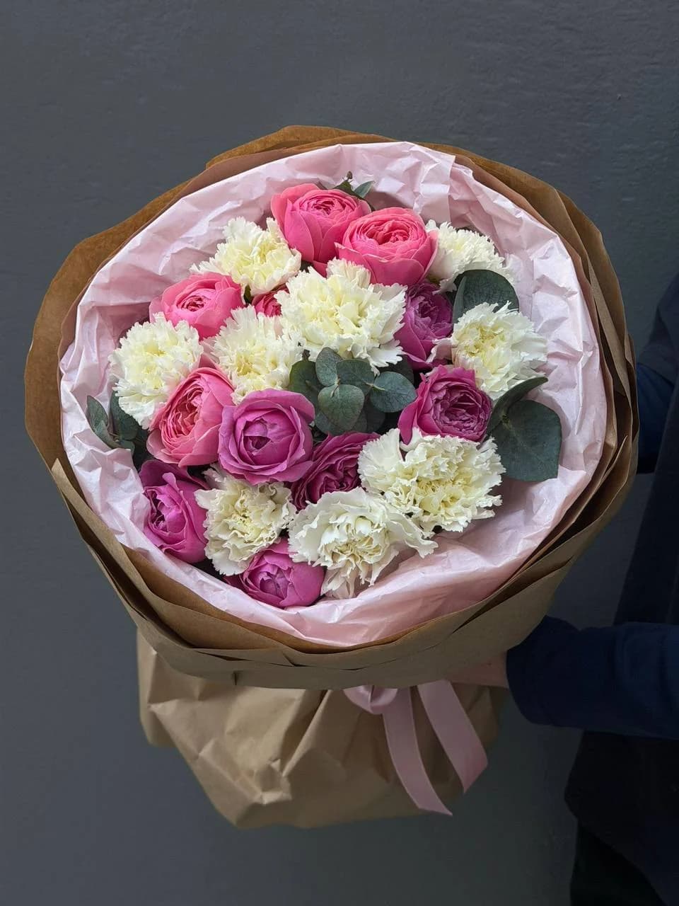 Misty Bubbles, Pink Silva sprey qızılgül və Carnation ilə miks buket