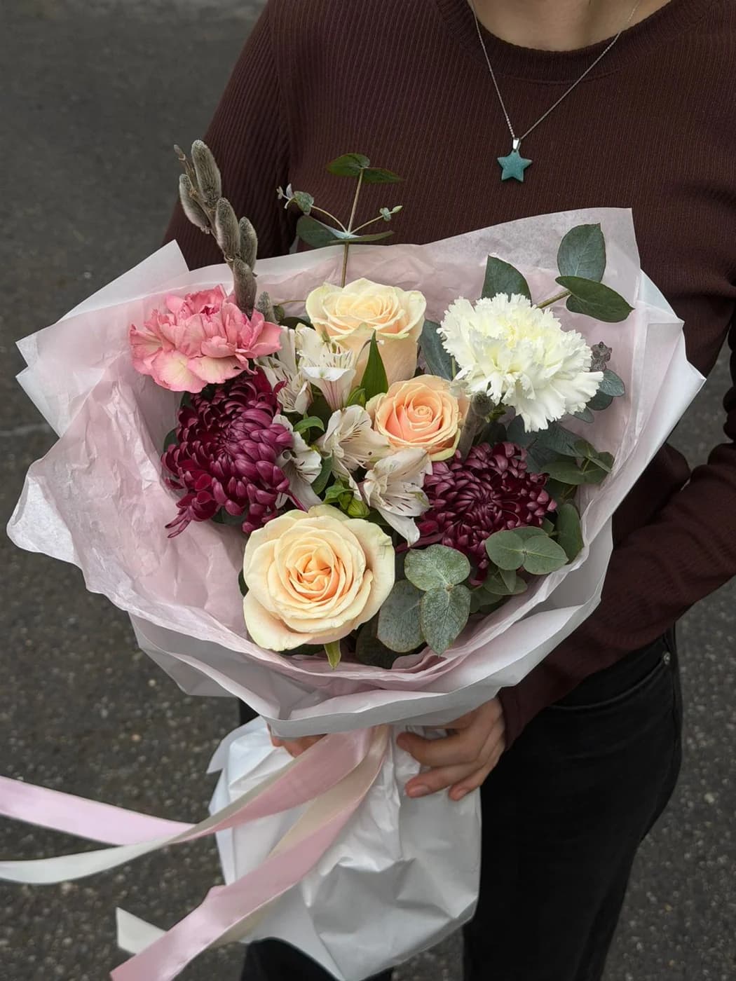 Talea qızılgül, Bigudi xrizantemaları, Alstromeriya və Carnation ilə miks buket