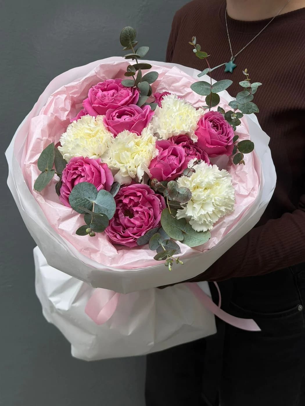 Дуо букет из кустовых роз Misty Bubbles и Carnation